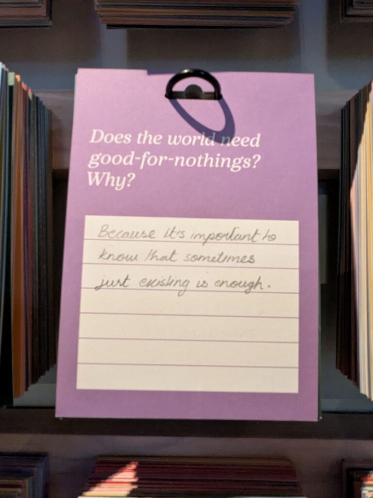 Interaktionskarte "Does the world need good-for-nothings? Why?