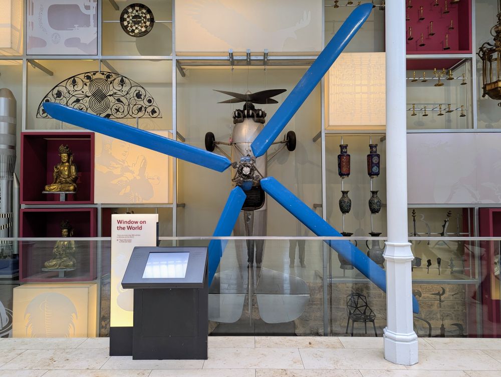 Im National Museum of Scotland findet man eine große Bandbreite an Exponaten: Alte Hubschrauber neben Kunsthandwerk und Design.