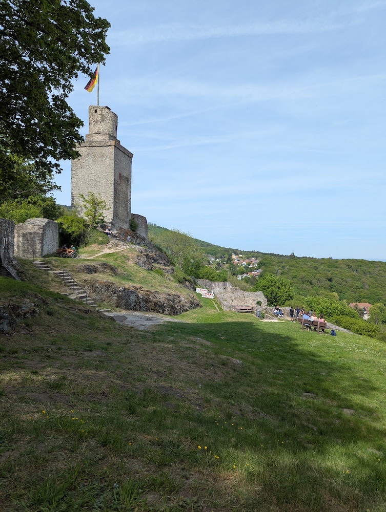 Burgruine Falkenstein am Spätnachmittag.