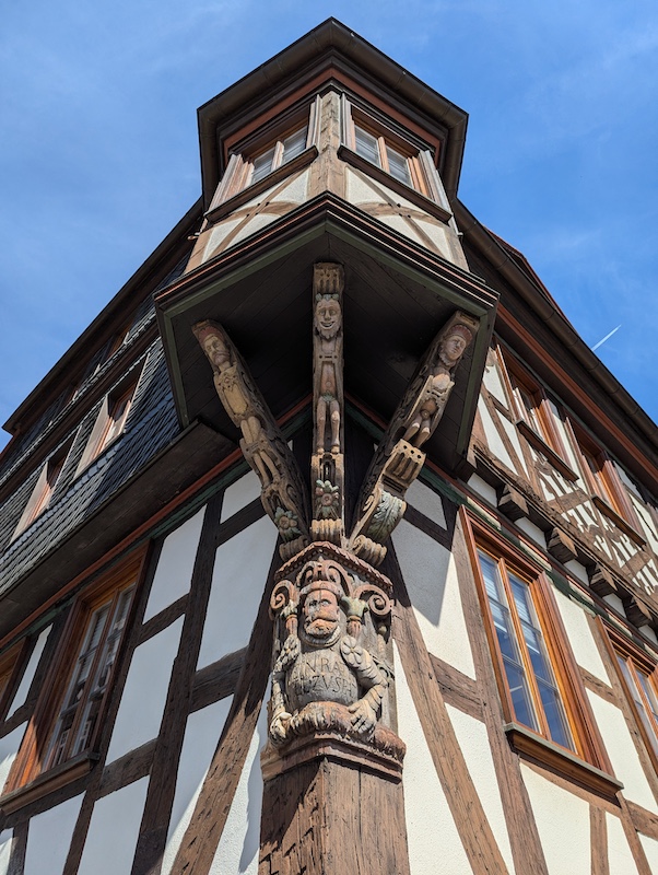 Die kronberger Altstadt hat viel Fachwerk.