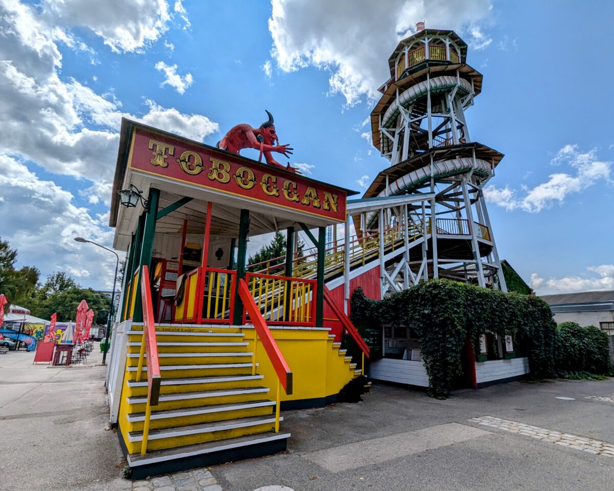 Teuflisches Fahrgeschäft auf dem Wiener Prater